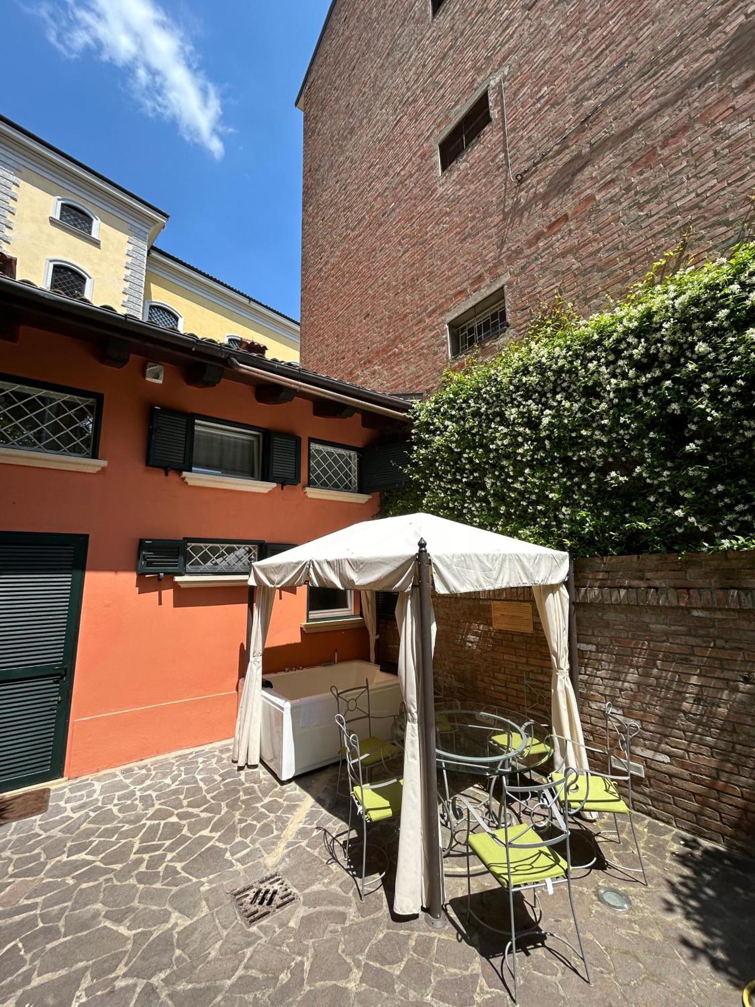 Isaia Garden -Private Garden Spa Bath Bolognarooms ボローニャ エクステリア 写真