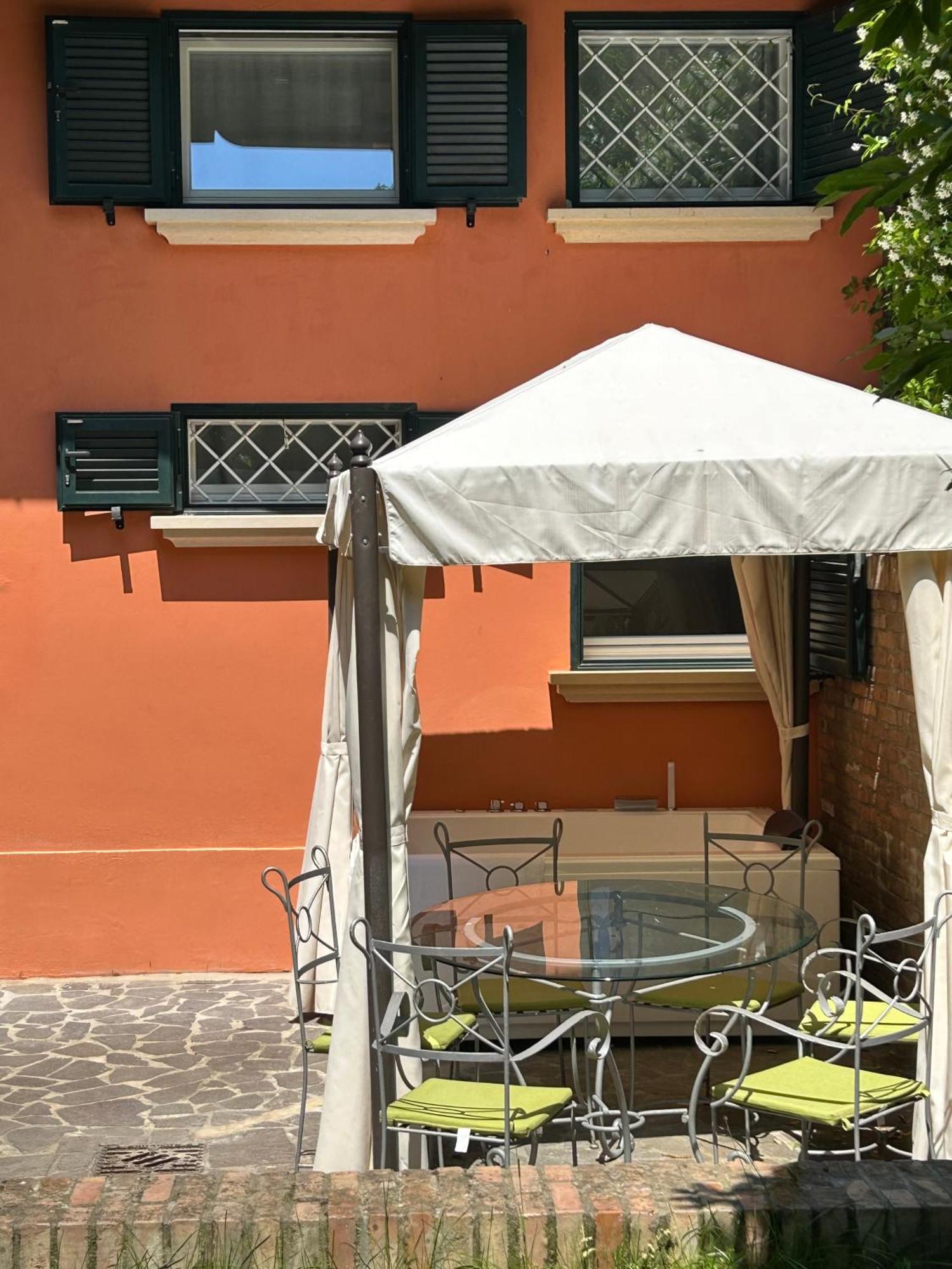 Isaia Garden -Private Garden Spa Bath Bolognarooms ボローニャ エクステリア 写真