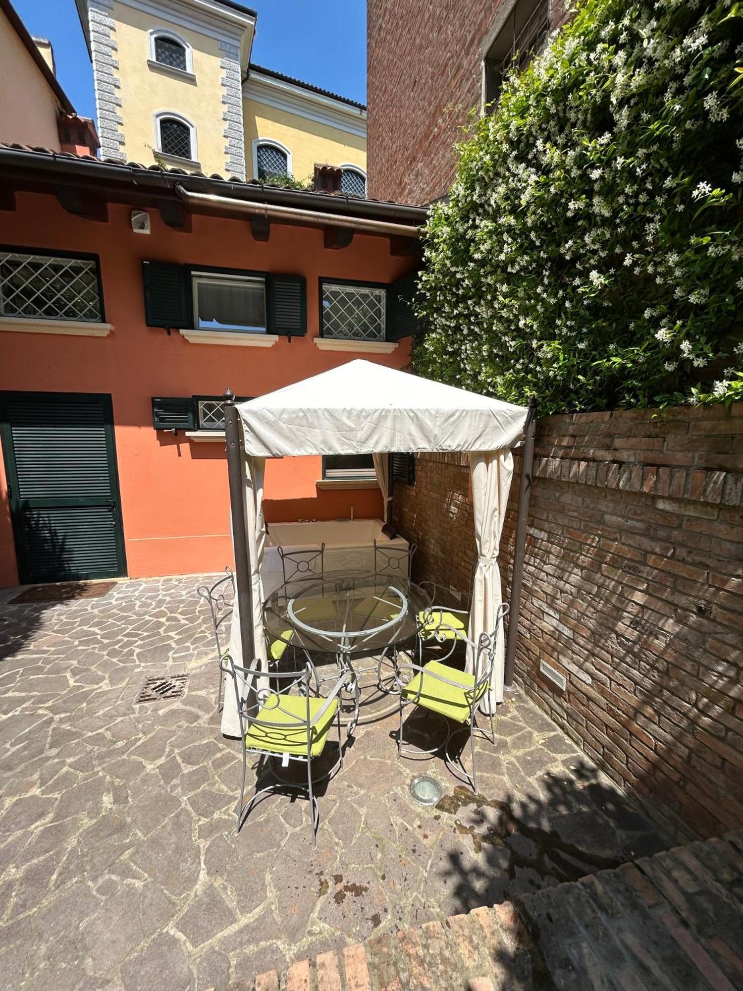 Isaia Garden -Private Garden Spa Bath Bolognarooms ボローニャ エクステリア 写真